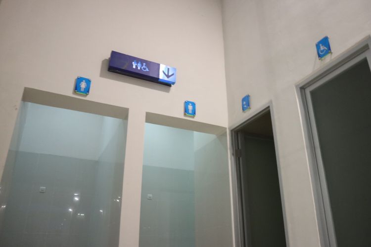 Fasilitas toilet penumpang di terminal baru, di Bandara Maleo, Morowali, Sulawesi Tengah, Iskandar saat ku jungan kerja bersama Kementerian Perhubungan, Dirjen Perhubungan Udara, Selasa (27/2/2018).