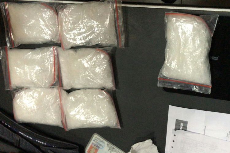 Sejumlah barang bukti Sabu sabu yang berhasil digagalkan dari aksi penyelundupan kurir narkoba jaringan Internasional melalui bandara Hang Nadim Batam