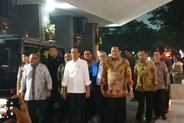 Presiden Joko Widodo mendatangi gedung DPR RI, Senayan, Jakarta, Kamis (15/8/2019). 