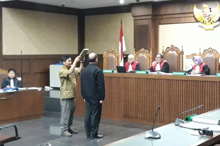 Penyidik KPK Ambarita Damanik bersaksi di Pengadilan Tipikor Jakarta, Jumat (25/5/2018).