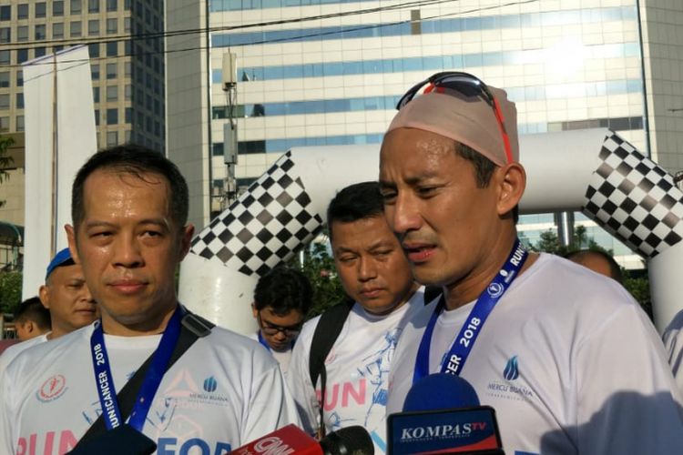 Ketua Dewan Pembina Partai Gerindra Sandiaga Uno di Jalan MH Thamrin, Jakarta Pusat, Minggu (8/4/2018).