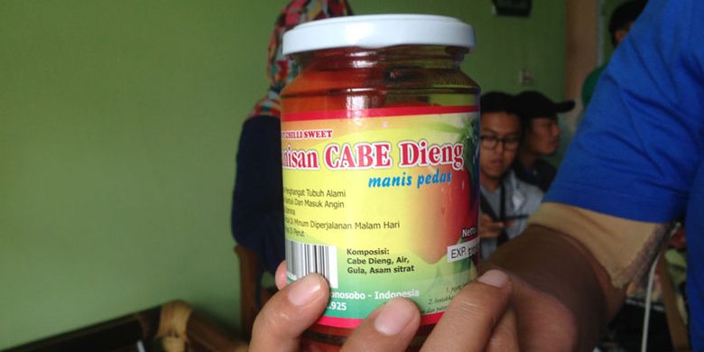 Oleh-oleh Manisan Cabe dari Dieng. Manisan cabe ini mulai diproduksi oleh PT Yuasa Food, salah satu produsen pembuat oleh-oleh di Kabupaten Wonosobo, Jawa Tengah.  