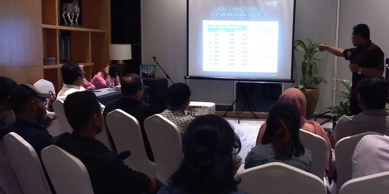 Biro Kumunikasi Publik Kemenpar, Guntur Sakti memaparkan program Kemenpar di Batam, Minggu (2/9/2018) untuk meraih target 17 juta wisman pada 2018 dan 20 juta wisman pada 2019.