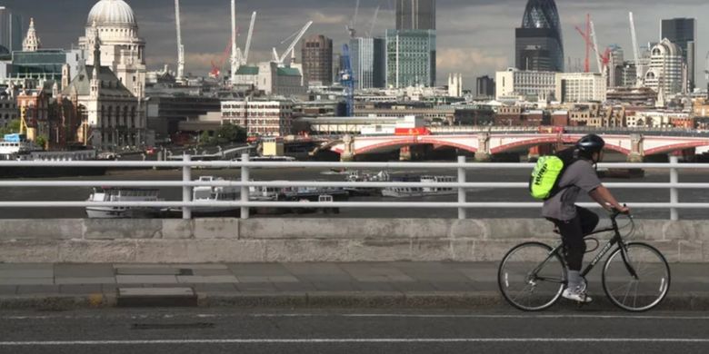Ilustrasi Kota London bersih, dimana warganya menggunakan sepeda sebagai sarana transportasi.