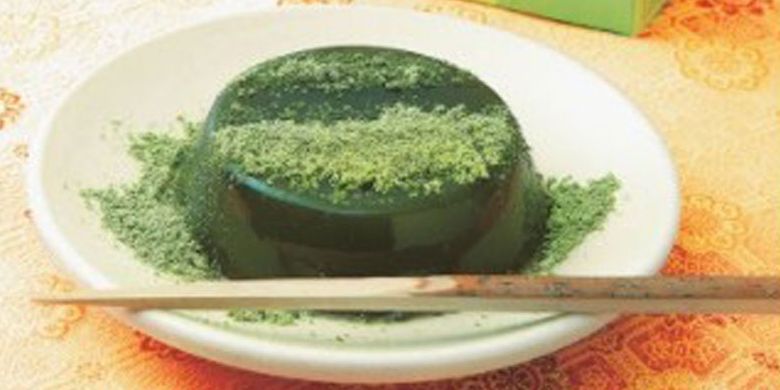 Kue Kyo no Matcha Warabimochi dari gerai Fukujuen di Kansai, Jepang.  