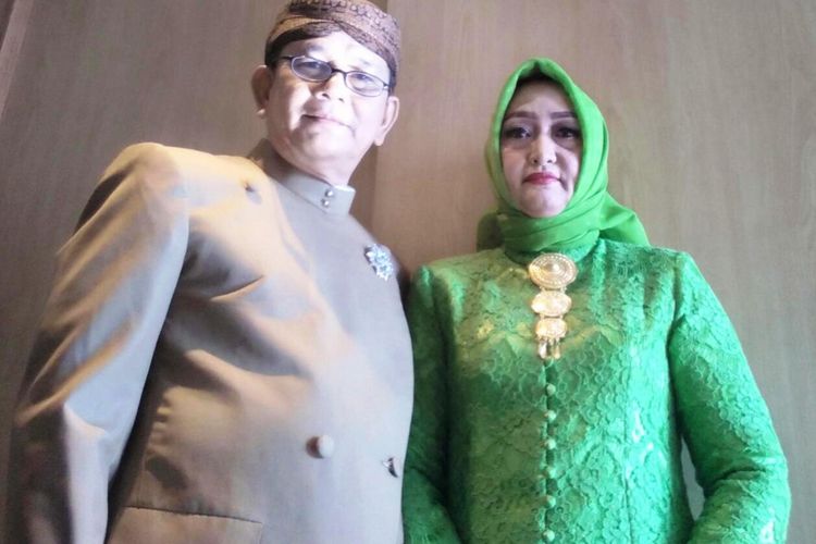 Doli dan istrinya. Acara adat pemberian marga kepada Kahiyang Ayu akan berlangsung di rumah Doli Sinomba Siregar di Jalan STM Medan pada 21 November 2017, Selasa (14/11/2017).
