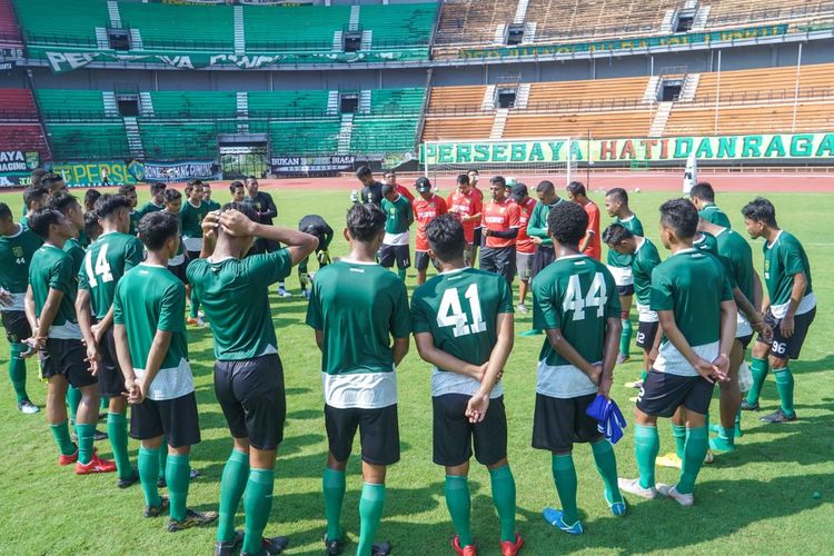 Para pemain Persebaya Surabaya saat menjalani sesi latihan pada Senin (8/4/2019) pagi.
