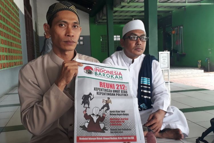 Pengurus Masjid An-Nur, Kayuringin, Bekasi Selatan, Kota Bekasi, menerima 6 eksemplar Tabloid Indonesia Barokah pada pekan lalu. 