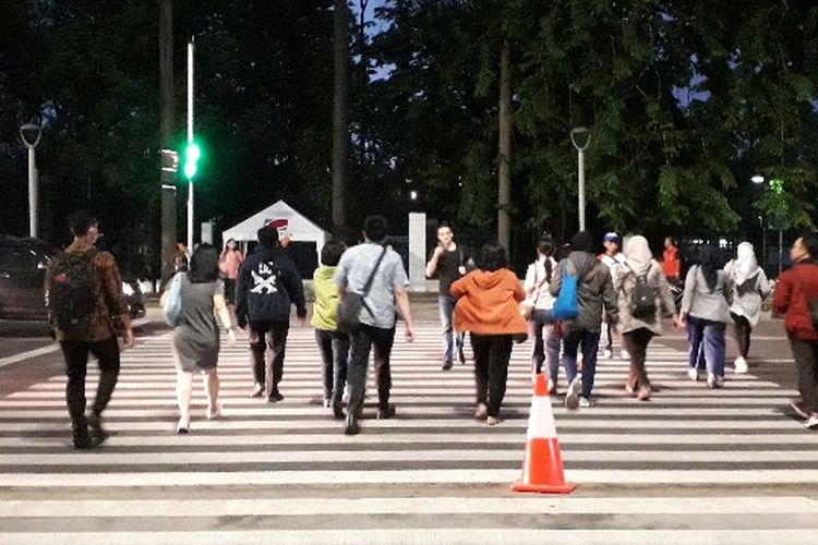 Pelican crossing Jalan Jenderal Sudirman yang menyambungkan kawasan Senayan dengan Halte Gelora Bung Karno sudah bisa dilintasi seperti pada Rabu (21/11/2018) sore. 