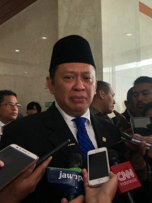 Ketua Dewan Perwakilan Rakyat Bambang Soesatyo di Kompleks Parlemen, Senayan, Jakarta Selatan, Rabu (21/11/2018). 