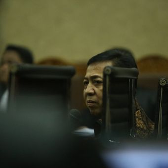 Ketua DPR Setya Novanto saat bersaksi di persidangan kasus dugaan korupsi e-KTP, di Pengadilan Tipikor Jakarta, Jumat (3/11/2017). Hari ini, Novanto hadir menjadi saksi untuk terdakwa pengusaha Andi Agustinus alias Andi Narogong