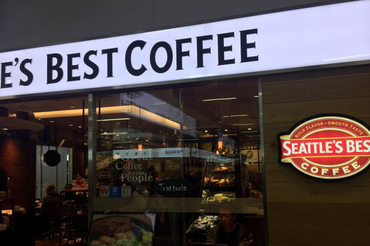 Seattles Best Coffee salah satu tempat nongkrong di Stasiun Hakata yang juga merupakan bagian dari pengembangan lini bisnis JR Kyushu khususnya retail dan restoran.