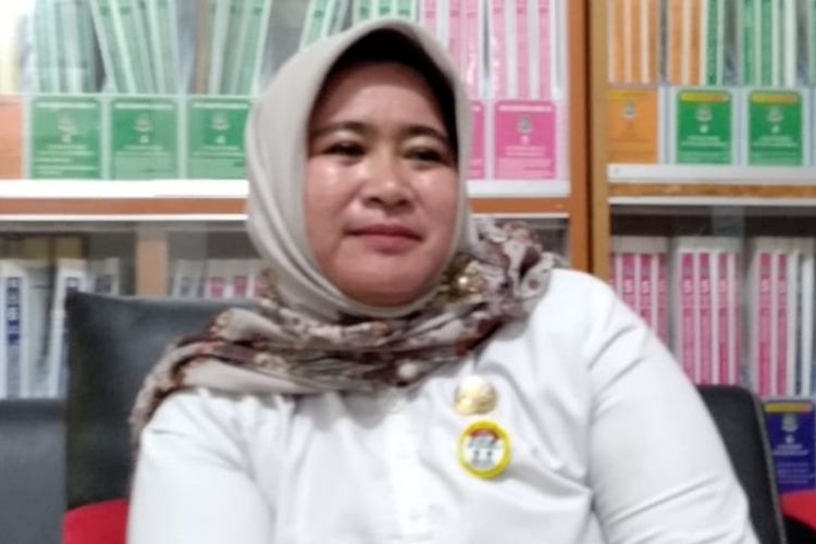 Rita Yulia, Kepala SDN Harapan Baru III yang kehilangan dana BOS Rp 111 juta dari mobilnya di Jalan KH. Tabrani, Bekasi Utara, Senin (18/3/2019).