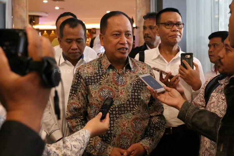 Menristekdikti Mohamad Nasir setelah memberikan arahan pada Rapat Kerja Pimpinan PTS dalam Lingkungan LLDikti Wilayah II (Sumatera Selatan, Lampung Bengkulu, Bangka Belitung) yang diselenggarakan pada Senin (18/3/2019) di Yogyakarta.