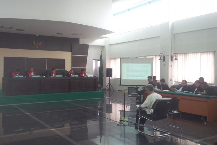 Sidang lanjutan kasus dugaan pelanggaran UU ITE dengan terdakwa Buni Yani kembali digelar di Gedung Dinas Perpustakaan dan Arsip (Dispusip), Jalan Seram, Kota Bandun‎g, Selasa (17/10/2017)
