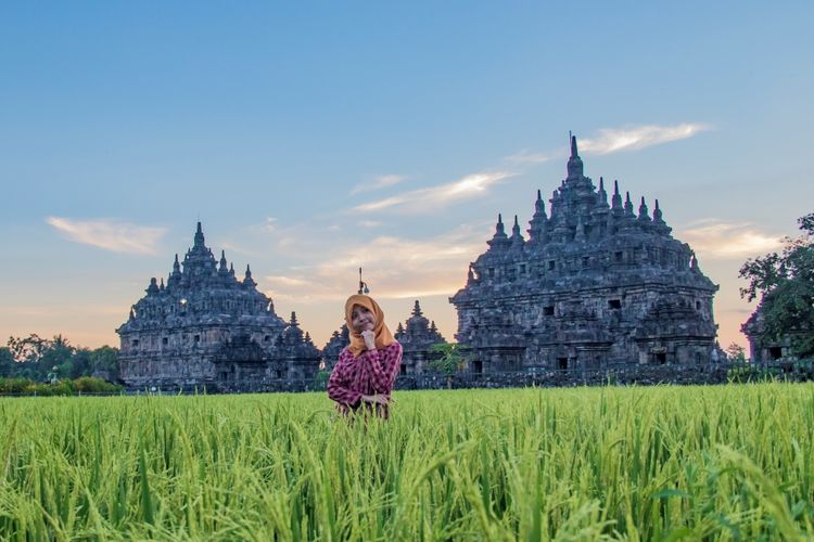 Candi Plaosan dipadu view persawahan