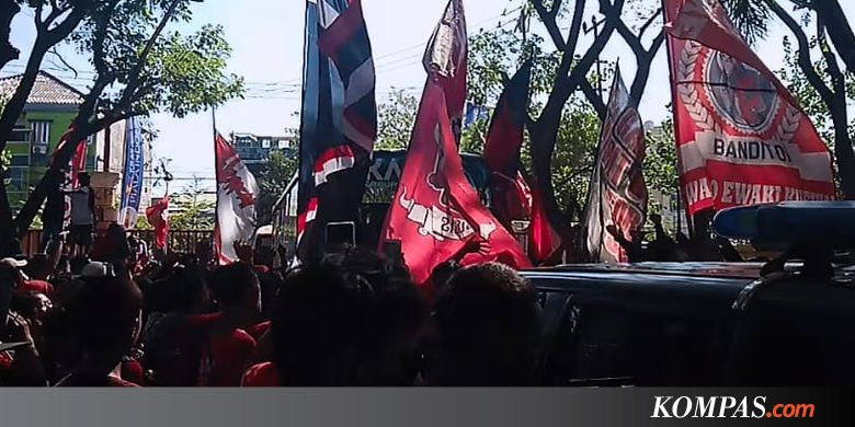 Suporter PSM Makassar Tertancap Anak Panah Saat Keluar Stadion