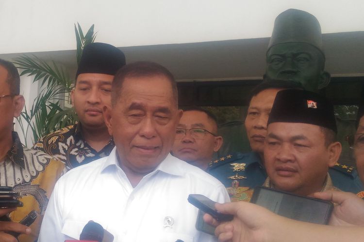 Menteri Pertahanan (Menhan), Ryamizard Ryacudu saat ditemui di kantor Kemenhan, Jakarta Pusat, Selasa (9/7/2019). 
