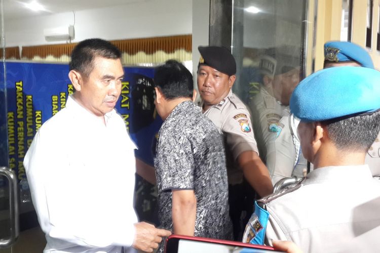 Calon Wali Kota Malang Petahana, M Anton saat keluar dari ruang pemeriksaan penyidik KPK di Ruang Pertemuan Utama Polres Malang Kota, Kamis (22/3/2018)