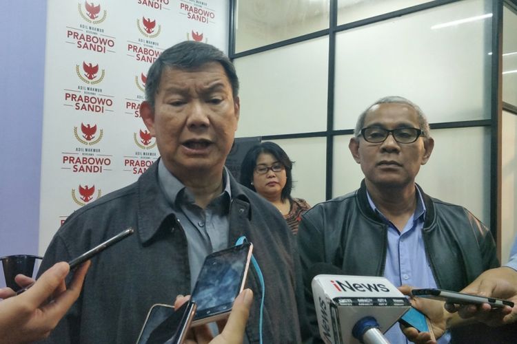 Direktur Komunikasi dan Media Badan Pemenangan Nasional pasangan (BPN) Hashim Djojohadikusumo saat ditemui di media center pasangan Prabowo-Sandiaga, Jalan Sriwijaya I, Jakarta Selatan, Senin (21/1/2019) malam. 