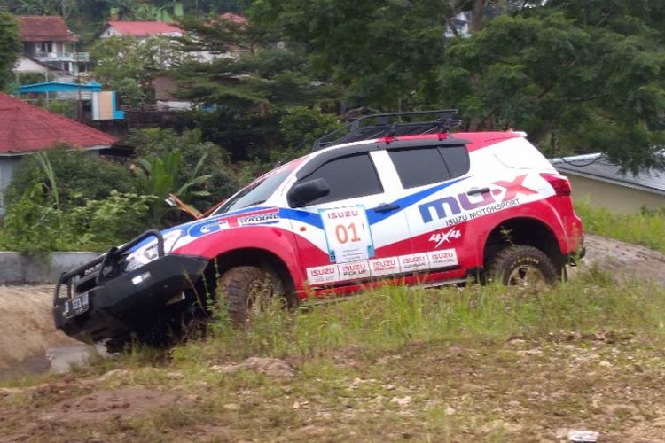 Jajal ketangguhan Isuzu mu-X 4x4 di medan off-road