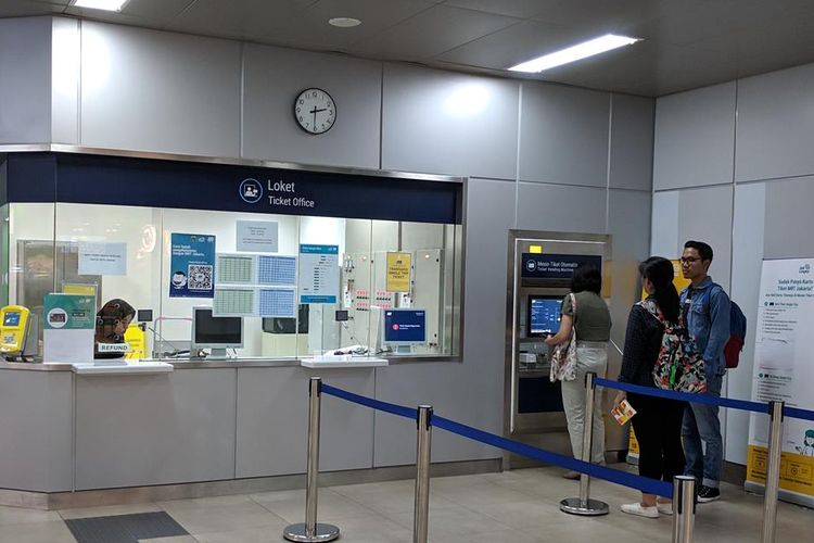 Loket Pembelian Tiket MRT Stasiun Bendungan Hilir pada Kamis (2/4/2019)