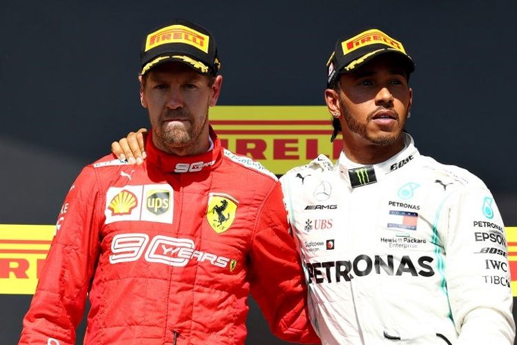 Lewis Hamilton finis di posisi pertama F1 GP Kanada di Sirkuit Gilles Villeneuve, disusul Sebastian Vettel, 9 Juni 2019. 