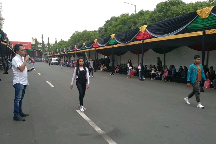 Presiden JFC, Dynand Fariz, Memimpin Langsung Persiapan Pelaksanaan Jember Fashion Carnival (JFC) ke 17, di Alun- Alun Kota Jember, Jawa Timur. 