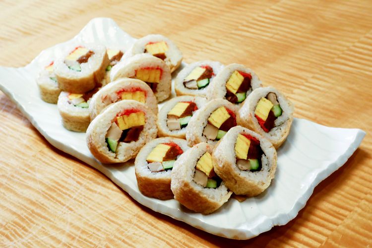 Resep Sushi Roll Tradisional Jepang yang Unik dengan Balutan Kulit Tahu