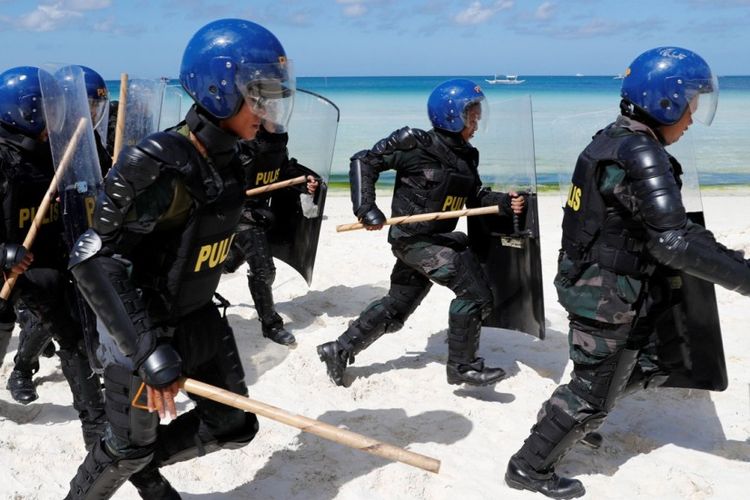 Polisi keamanan telah tiba di Pulau Bocaray yang dikerahkan untuk pengamanan selama masa rehabilitasi mulai 26 April 2018.