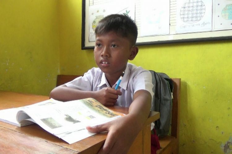 Aril Piterpen, siswa kelas empat SDN 1 Kedungringin Muncar Banyuwangi
