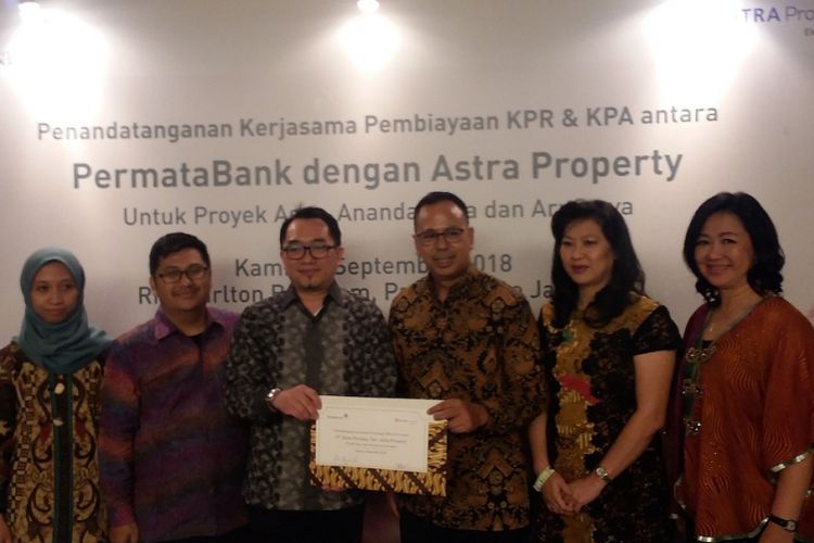 Penandatanganan kerja sama pembiayaan KPR dan KPA antara PermataBank dan Astra Property, Kamis (6/9/2018) di Jakarta.