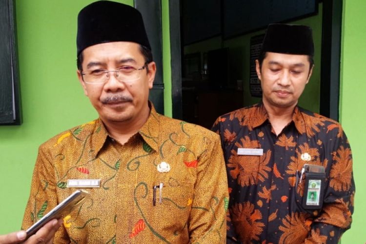 Kepala Kantor Kementerian Agama Kabupaten Jombang, Abdul Haris (kiri), saat ditemui di Kantor Urusan Agama (KUA) Kecamatan Jombang, Kamis (15/11/2018).