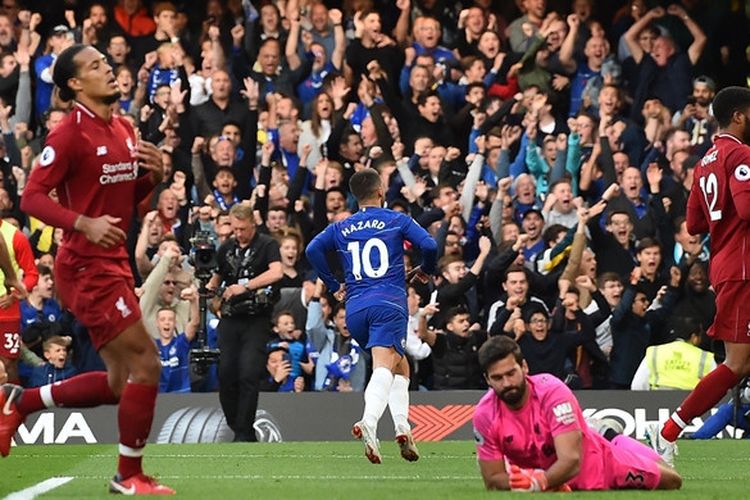 Eden Hazard melalukan selebrasi seusai mencetak gol ke gawang Alisson Becker pada laga Chelsea vs Liverpool di Stadion Stamford Bridge, 29 September 2018.