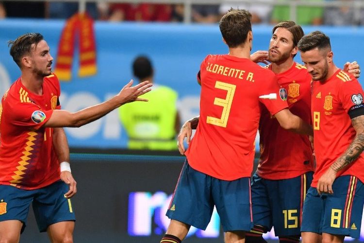 Sergio Ramos merayakan gol bersama rekan-rekannya dalam pertandingan Rumania vs Spanyol dalam kualifikasi Euro 2020 di Arena Nationala, Bukares, 5 September 2019. 