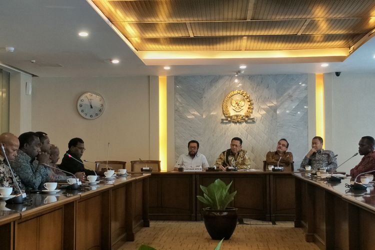 Pemerintah Kabupaten Nduga, Papua, bertemu dengan Ketua DPR RI Bambang Soesatyo di Kompleks Parlemen, Senayan, Jakarta, Senin (5/8/2019).
