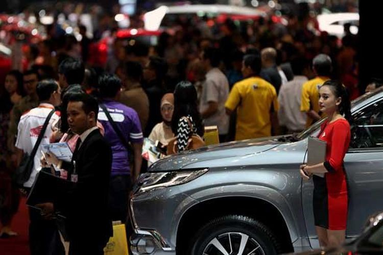 Suasana pameran GAIKINDO Indonesia International Auto Show (GIIAS) 2016 di Indonesia Convention Exhibition (ICE), BSD City, Tangerang, Banten, Kamis (11/8/2016). GIIAS 2016 akan berlangsung hingga 21 Agustus 2016. 