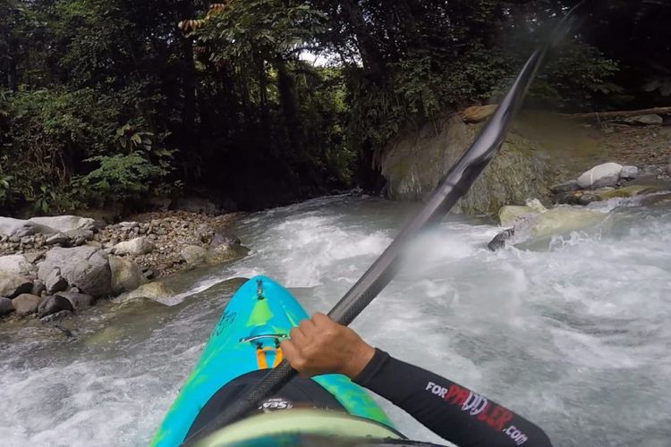 Bagian atas Sungai Prafi dilihat dari sudut pandang pengarung Mapala UI