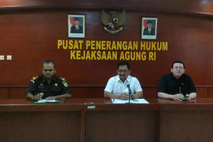 Jaksa Agung Muda Intelijen (Jamintel) Kejaksaan Agung RI Adi Toegarisman (tengah) di Jakarta, Rabu (9/8/2017).