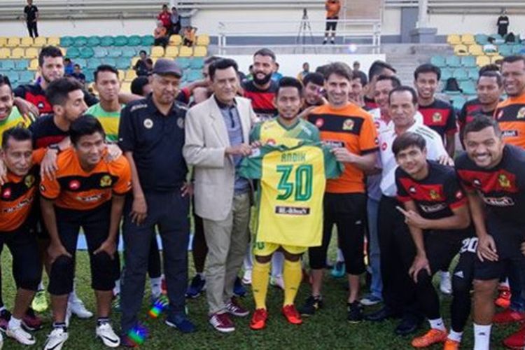 Momen ketika Andik Vermansah diperkenalkan sebagai pemain baru Kedah FA, Sabtu (10/2/2018).