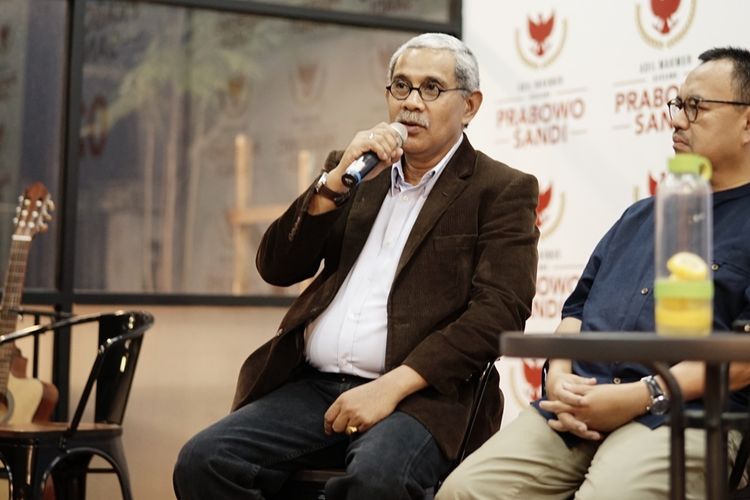 Anggota tim kuasa hukum  pasangan Prabowo Subianto-Sandiaga Uno, Nicholay Aprilindo, dalam sebuah diskusi di media center pasangan Prabowo-Sandiaga, Jalan Sriwijaya, Jakarta Selatan, Rabu (29/5/2019). 