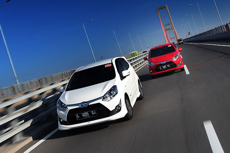 Toyota Diganjar 11 Penghargaan dari Otomotif Award
