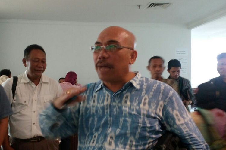 Ketua Forum Warga Kota Jakarta (Fakta) Azas Tigor Nainggolan saat ditemui di Pengadilan Negeri Jakarta Pusat, Kamis (28/9/2017).