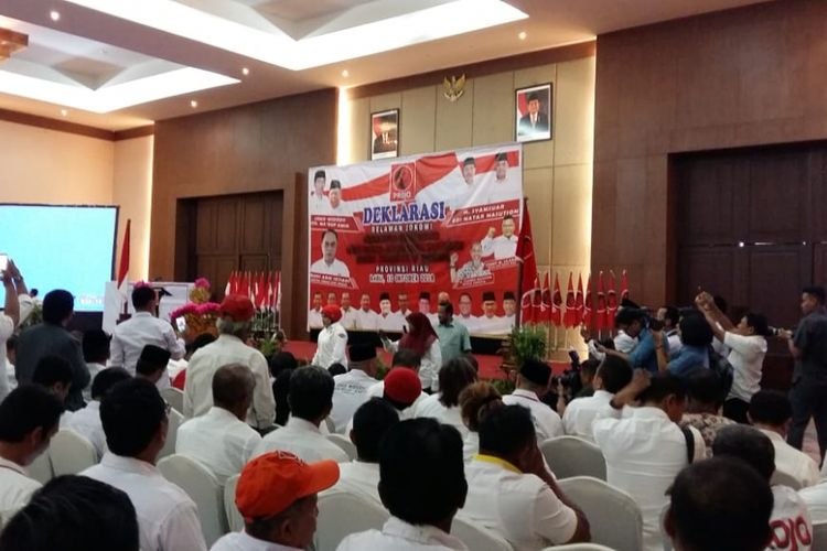 Acara deklarasi relawan Projo untuk mendukung calon presiden Joko Widodo-Maruf Amin di Hotel Aryaduta, Pekanbaru, Riau, Rabu (10/10/2018).