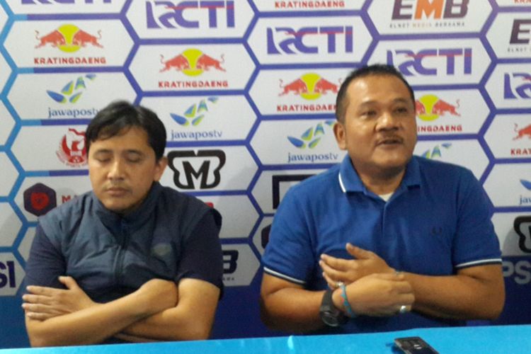 CEO Arema FC Agoes Soejanto saat diwawancara di Kantor Arema FC, Kota Malang, Kamis (21/2/2019)