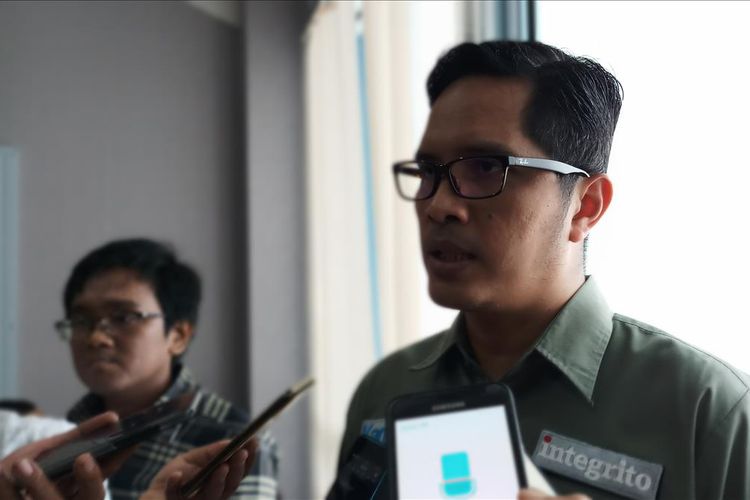 Kepala Biro Hubungan Masyarakat (Biro Humas) KPK atau yang lebih dikenal sebagai Juru Bicara KPK Febri Diansyah memberikan keterangan pers