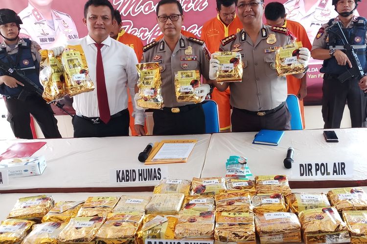 Jajaran Direktorat Polisi Air dan Udara (Ditpolairud) dan Direktorat Reserse Narkoba (Ditresnarkoba) Polda Kepri kembali berhasil menggagalkan aksi penyelundupan narkotika golongan I jenis Sabu asal Malaysia dengan jumlah 30,8 kg.