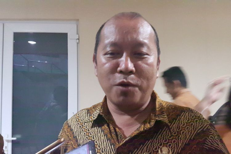 Kepala Dinas Kehutanan, Pertamanan, dan Pemakaman DKI Djafar Muchlisin di Gedung DPRD DKI Jakarta, Jumat (25/8/2017).