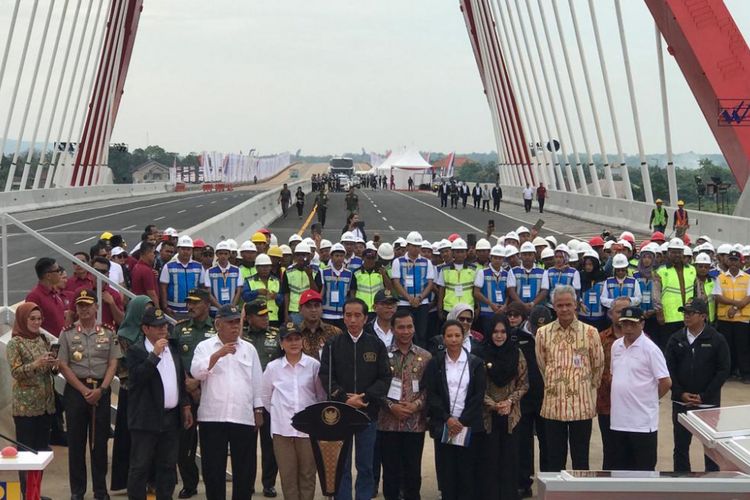 Presiden Joko Widodo saat meresmikan tiga ruas tol di Jawa Tengah, Kamis (20/12/2018).