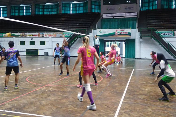 Suasana latihan tim voli putri Gresik Petrokimia jelang berpartisipasi dalam turnamen Proliga 2018.